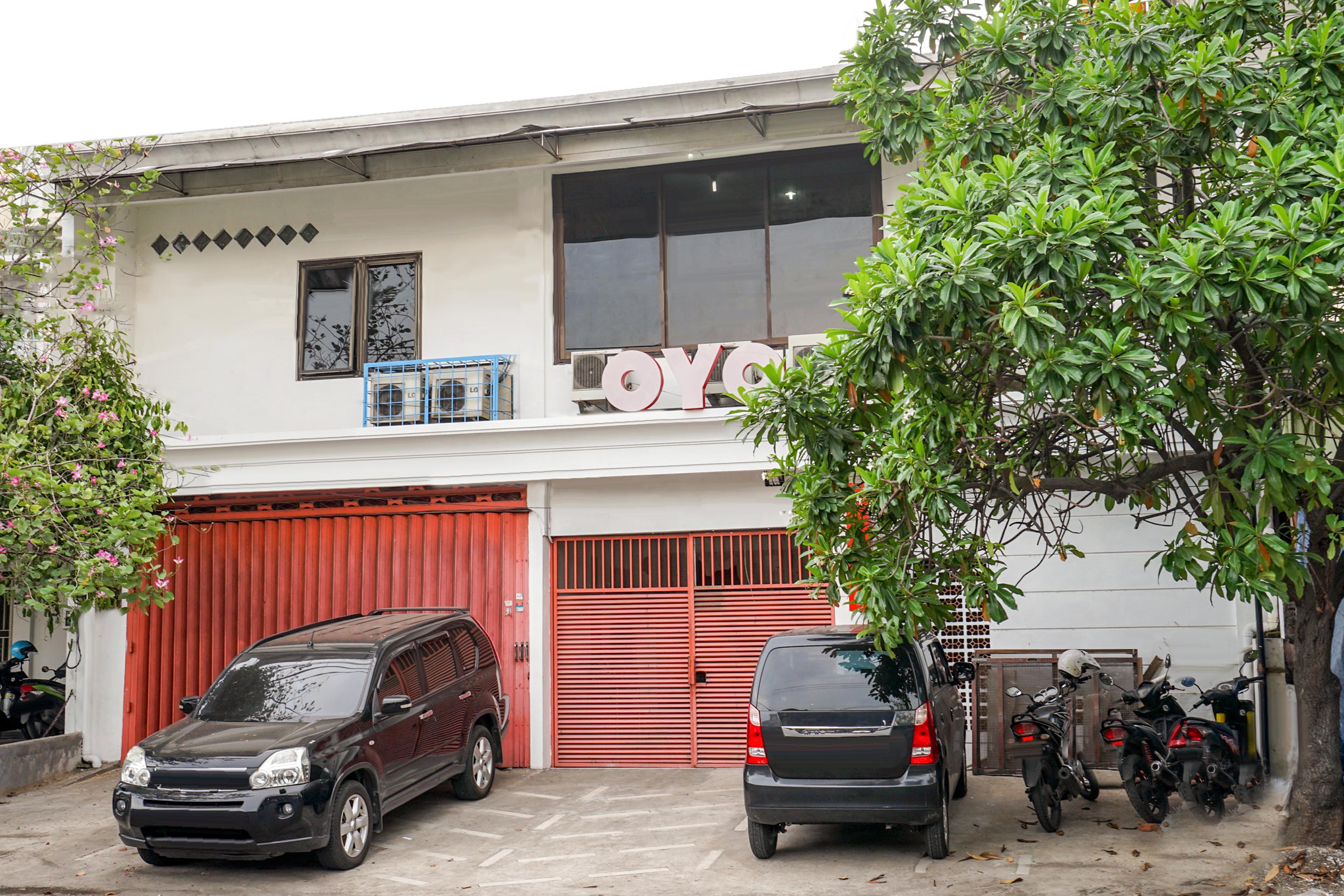 Vaccinated Staff - Oyo 658 Alibaba Residence Surabaya Exterior photo