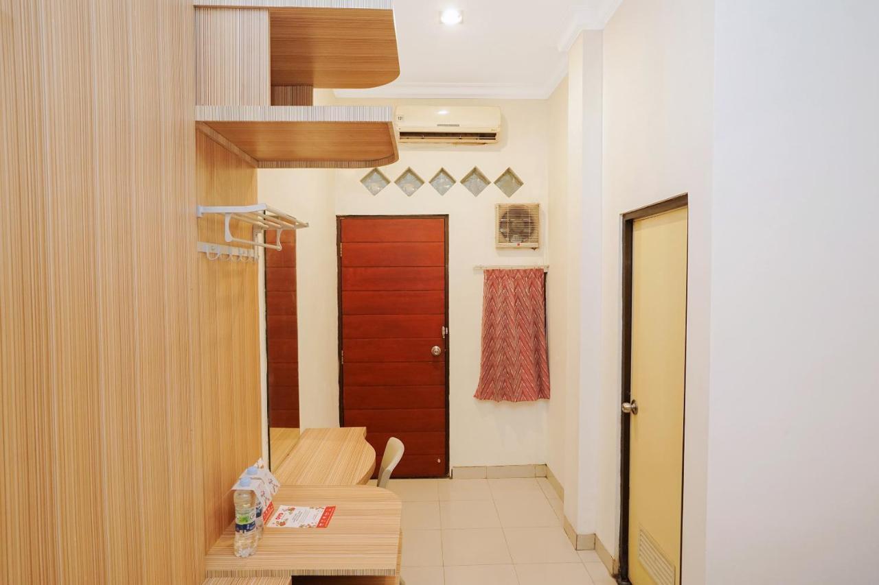 Vaccinated Staff - Oyo 658 Alibaba Residence Surabaya Exterior photo